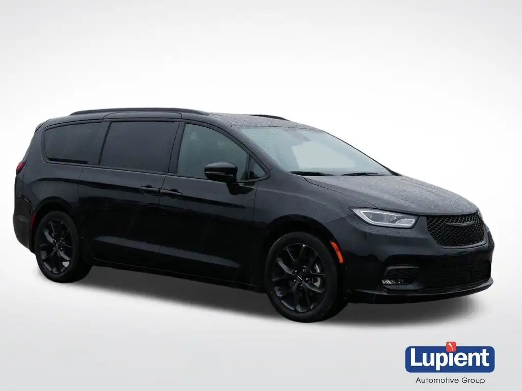 2025 Chrysler Pacifica Limited's photo