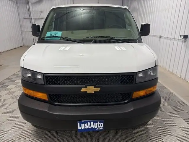 2026 Chevrolet Express 3500 Extended Work Van photo 3