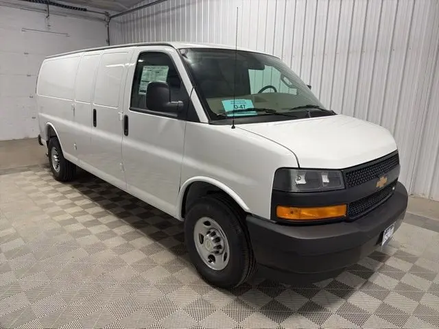2026 Chevrolet Express 3500 Extended Work Van photo 4