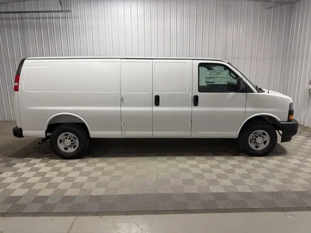 2026 Chevrolet Express 3500 Extended Work Van photo 5