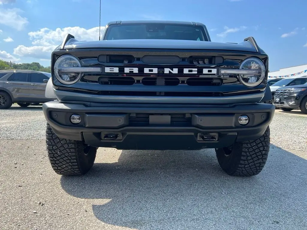 2023 Ford Bronco Outer Banks 4x4 photo 3