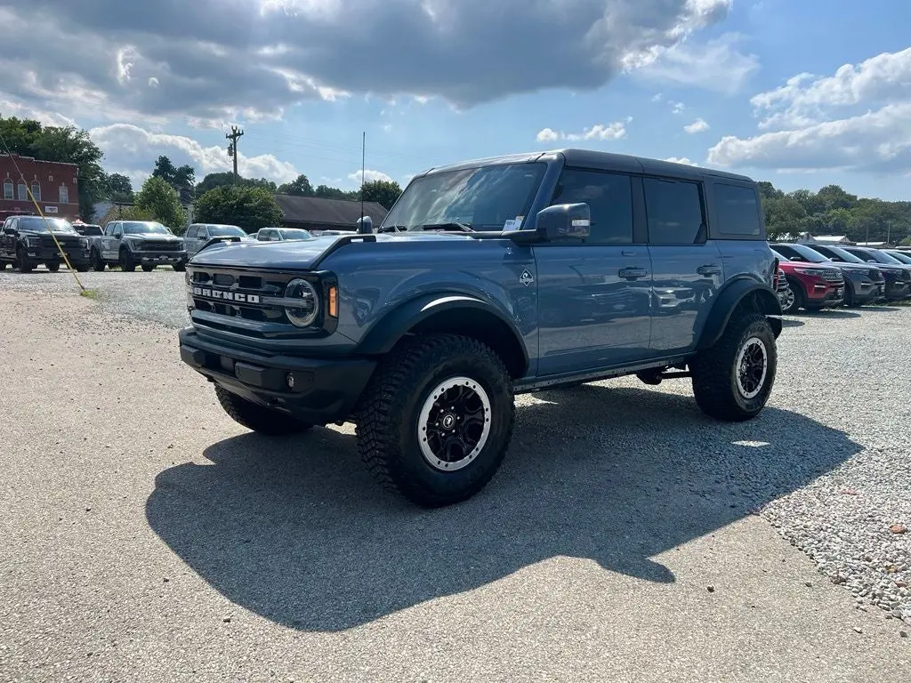 2023 Ford Bronco Outer Banks 4x4 photo 4