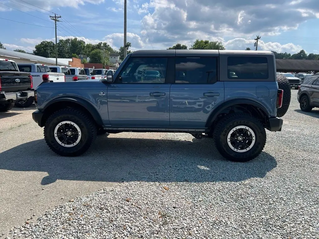 2023 Ford Bronco Outer Banks 4x4 photo 5