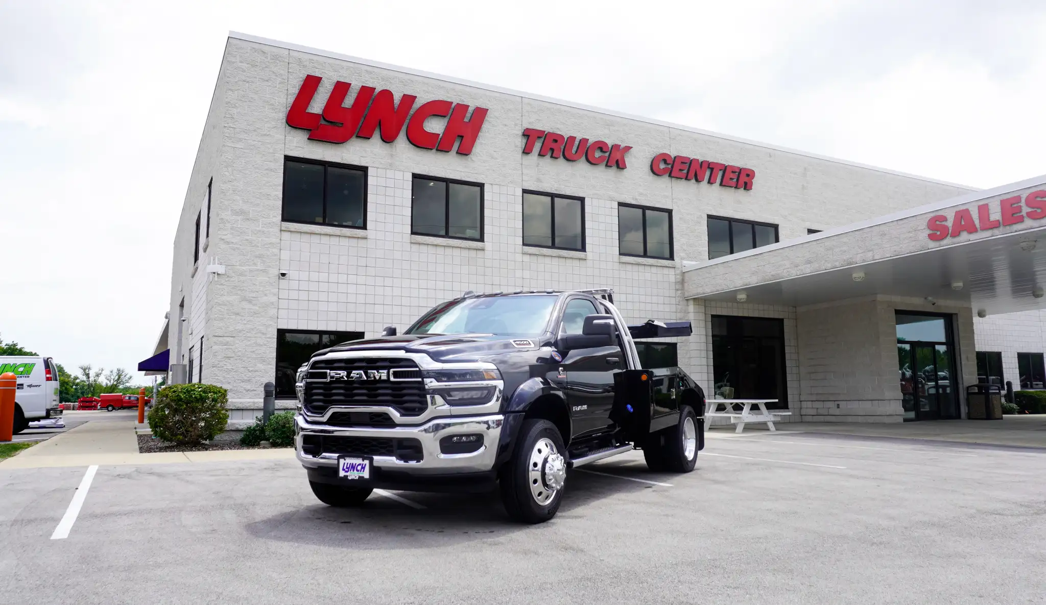 2026 RAM 4500 Big Horn 4X4 Reg Cab SWB DRW 145" WB's photo