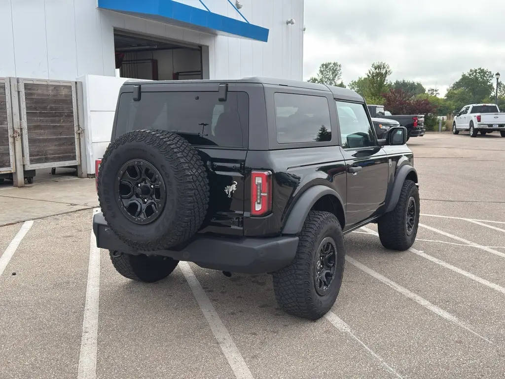 2023 Ford Bronco Base 4x4 photo 5