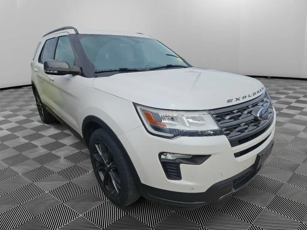 2018 Ford Explorer XLT 4WD photo 3