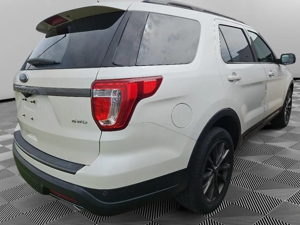 2018 Ford Explorer XLT 4WD photo 5