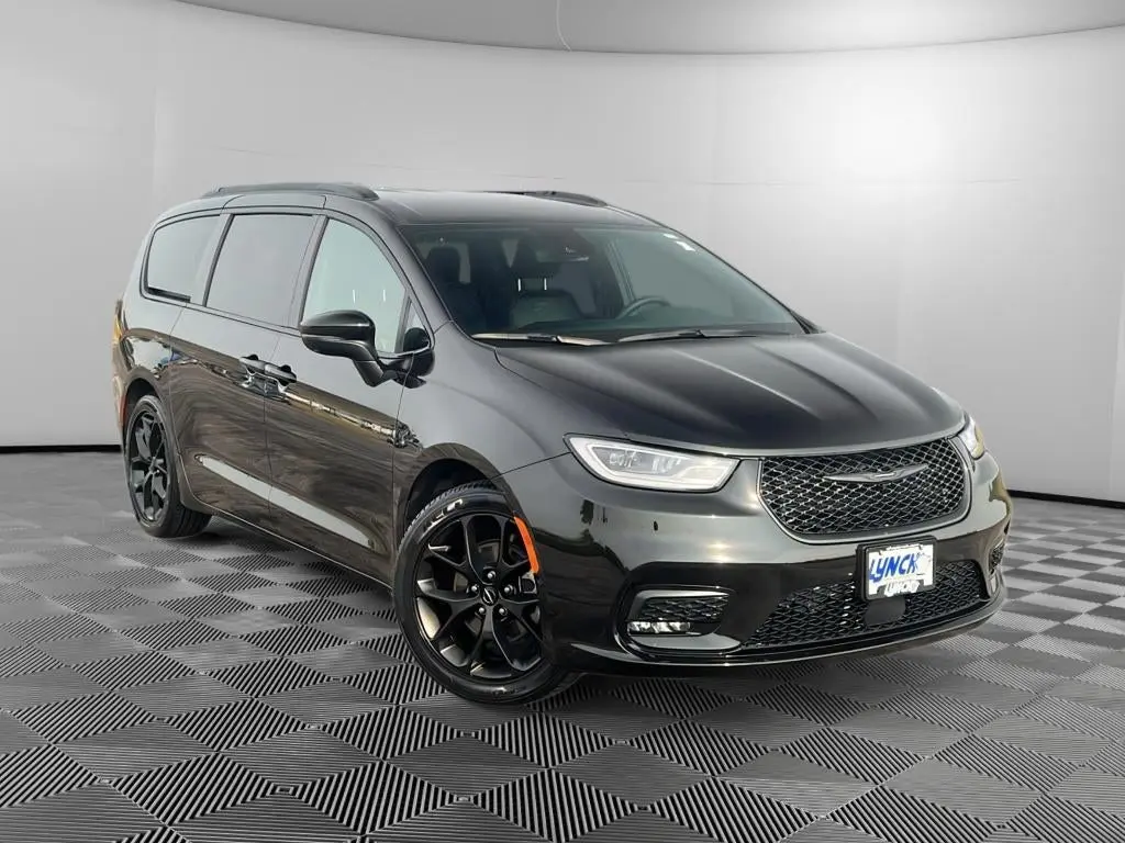 2023 Chrysler Pacifica Touring L photo 5
