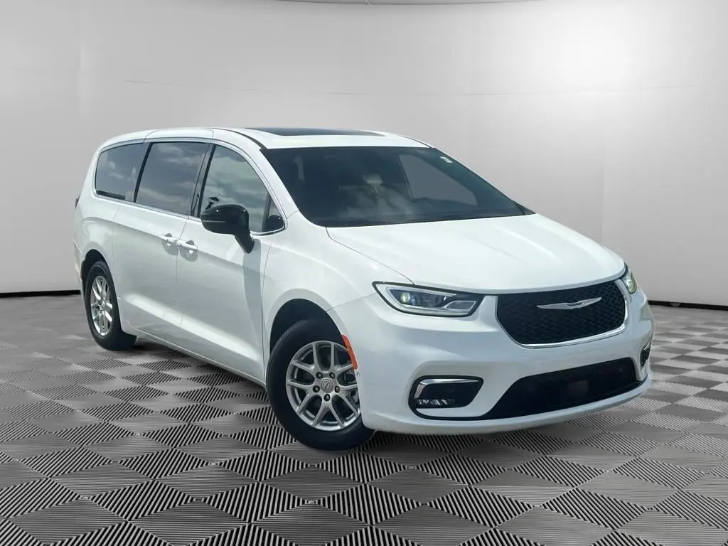 2026 Chrysler Pacifica Select photo 5