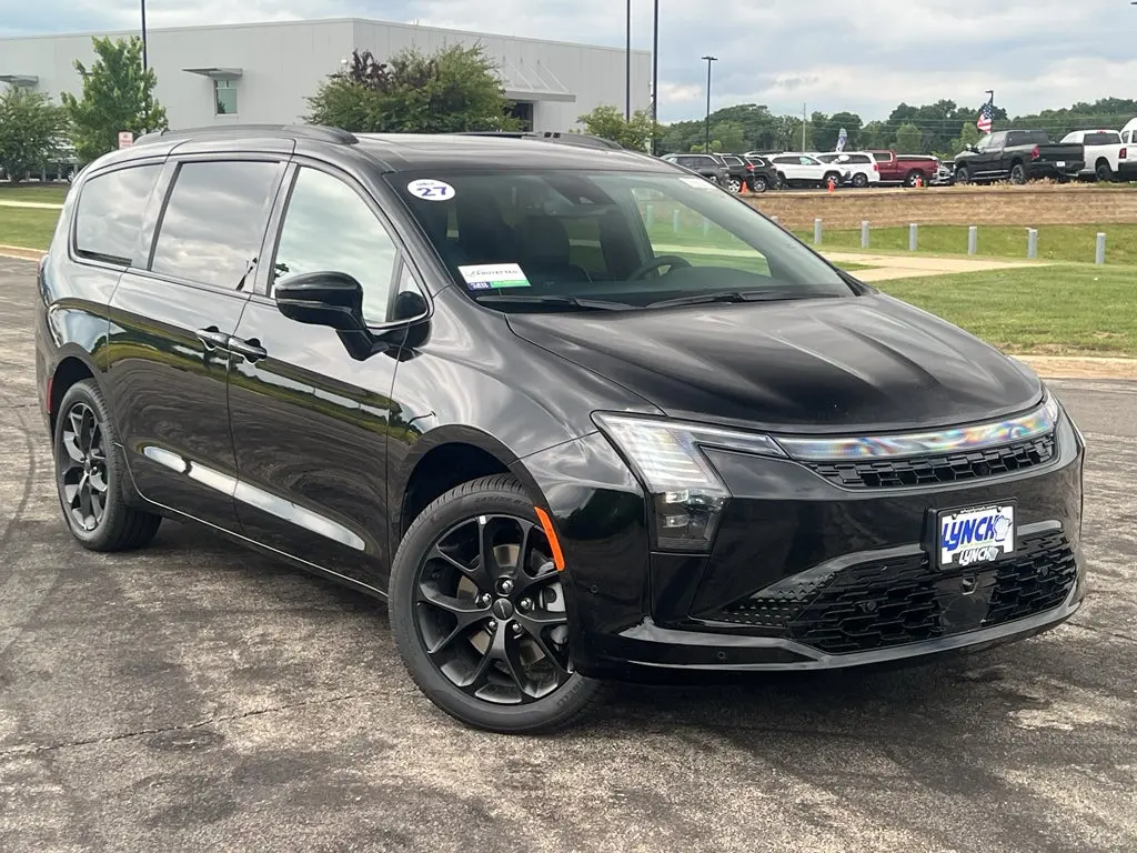 2027 Chrysler Pacifica Limited AWD photo 5