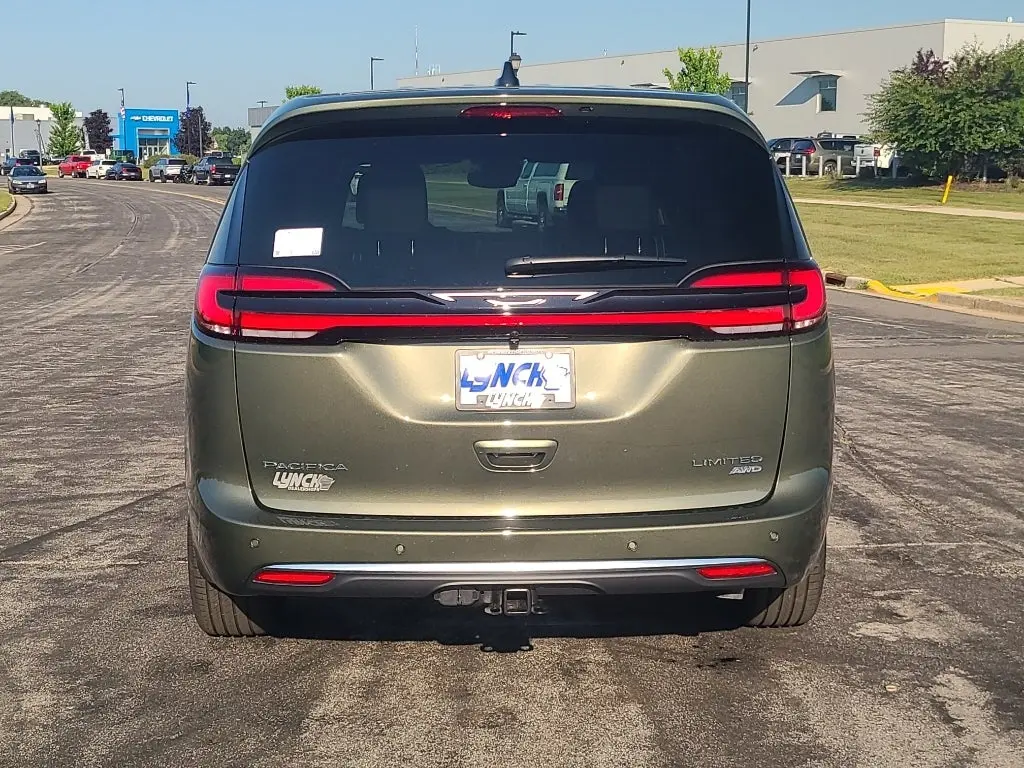 2027 Chrysler Pacifica Limited AWD photo 3