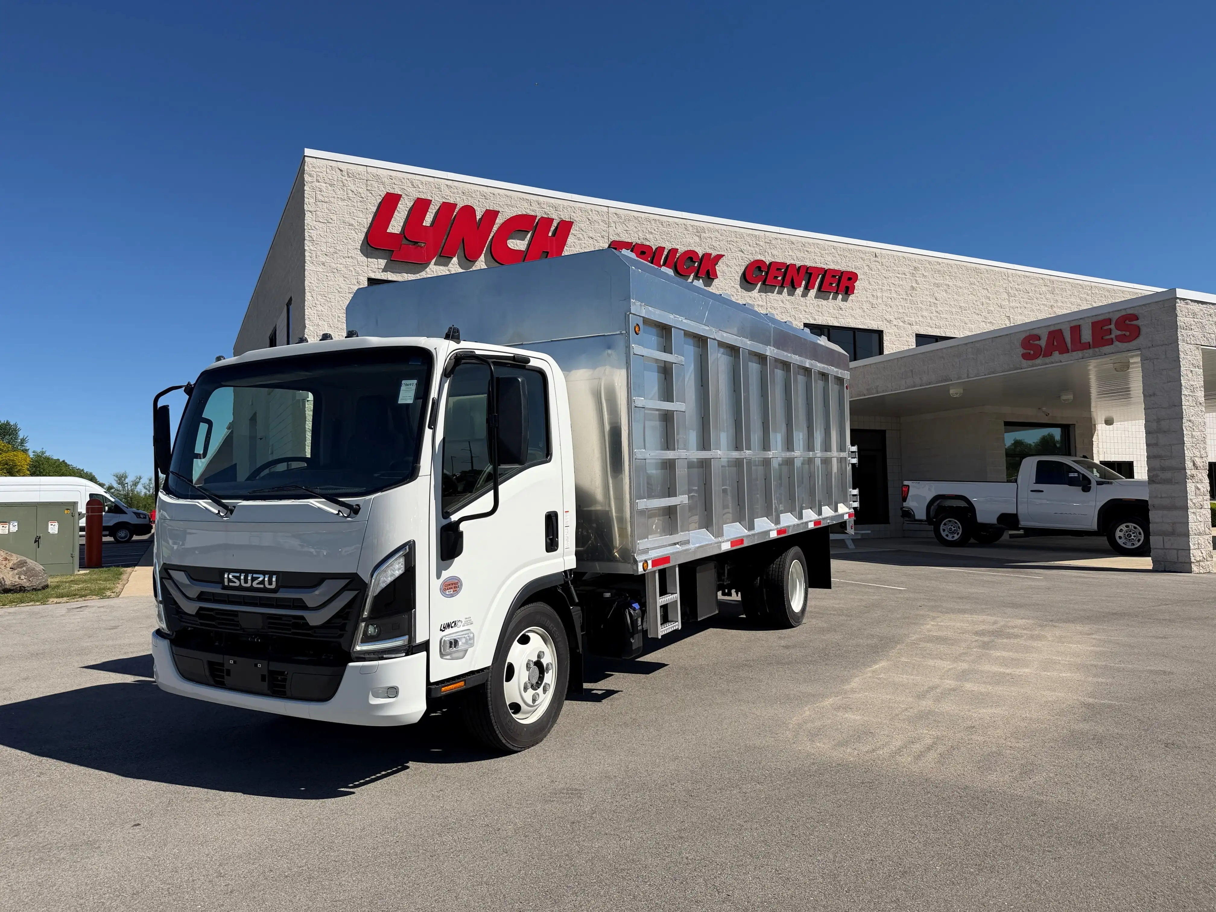 2025 Isuzu NRR's photo