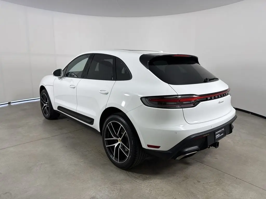2023 Porsche Macan Base photo 3
