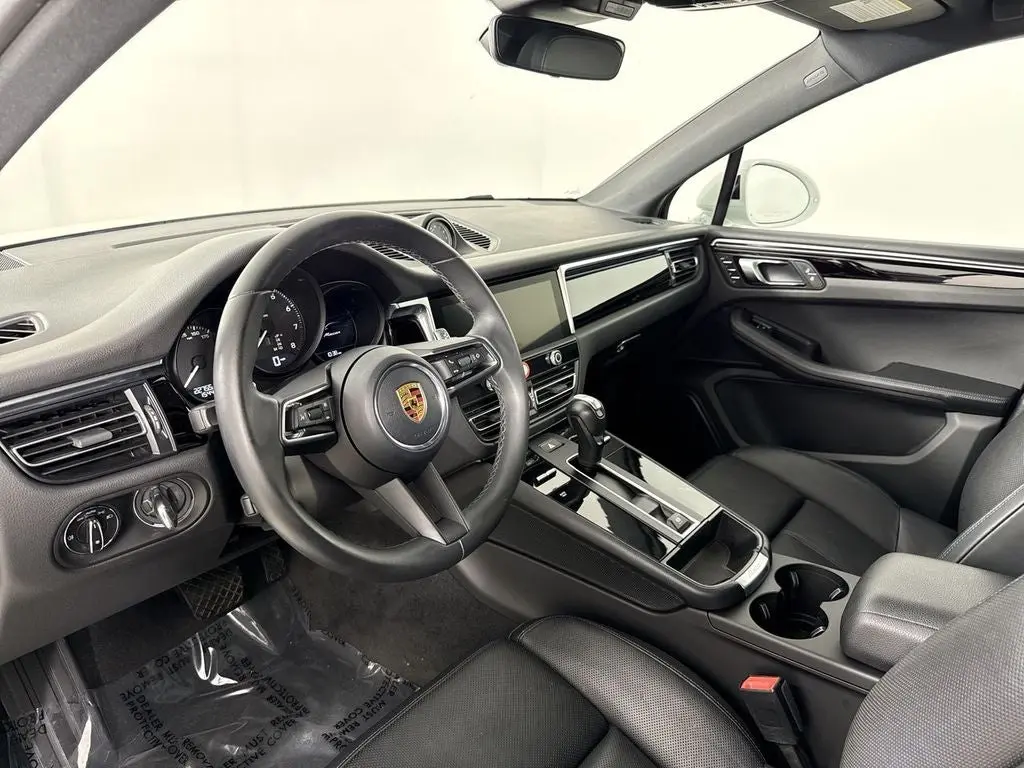2023 Porsche Macan Base photo 4