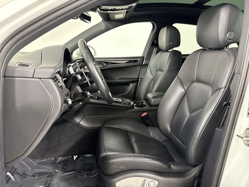 2023 Porsche Macan Base photo 5