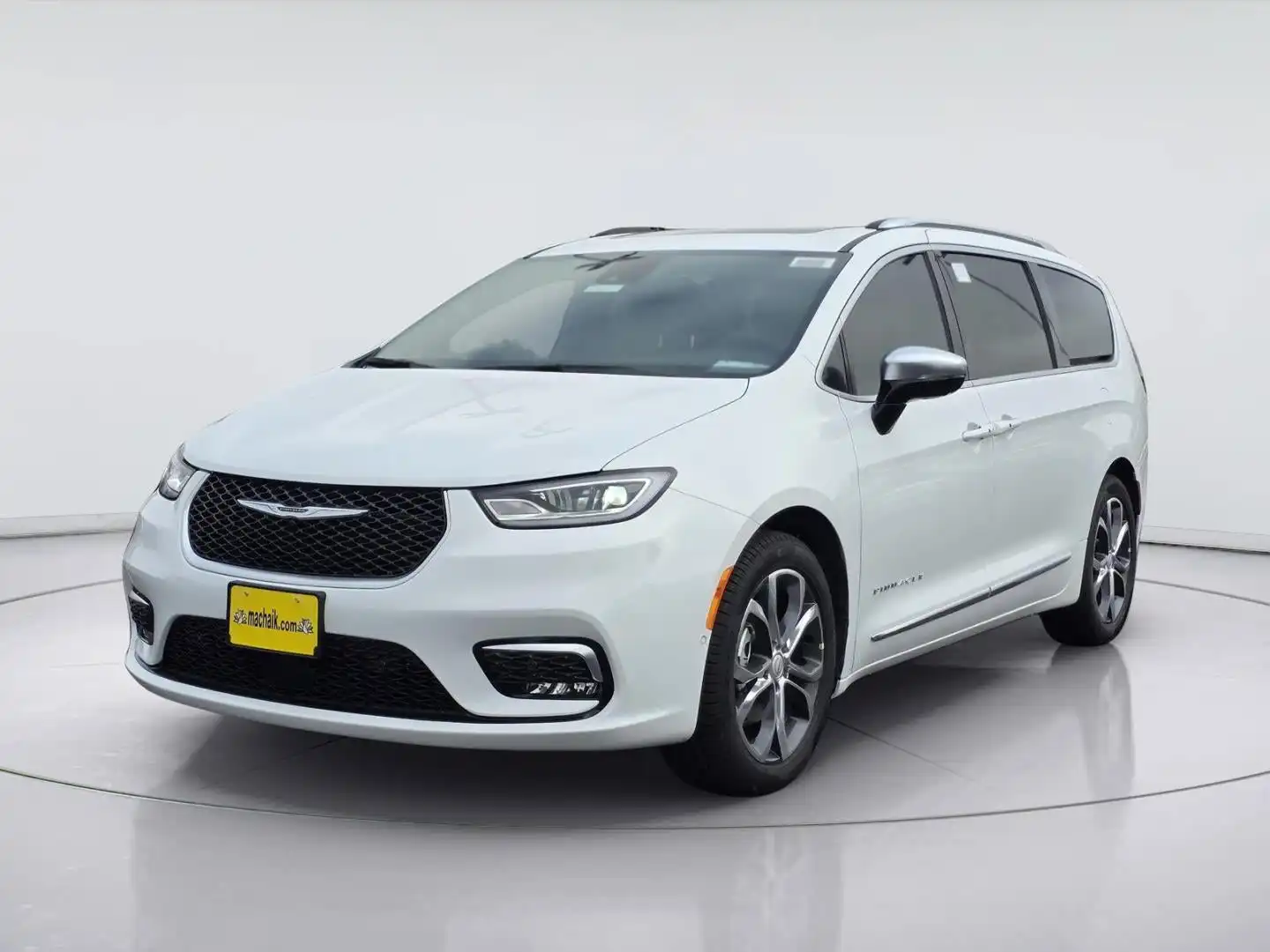 2026 Chrysler Pacifica Pinnacle's photo