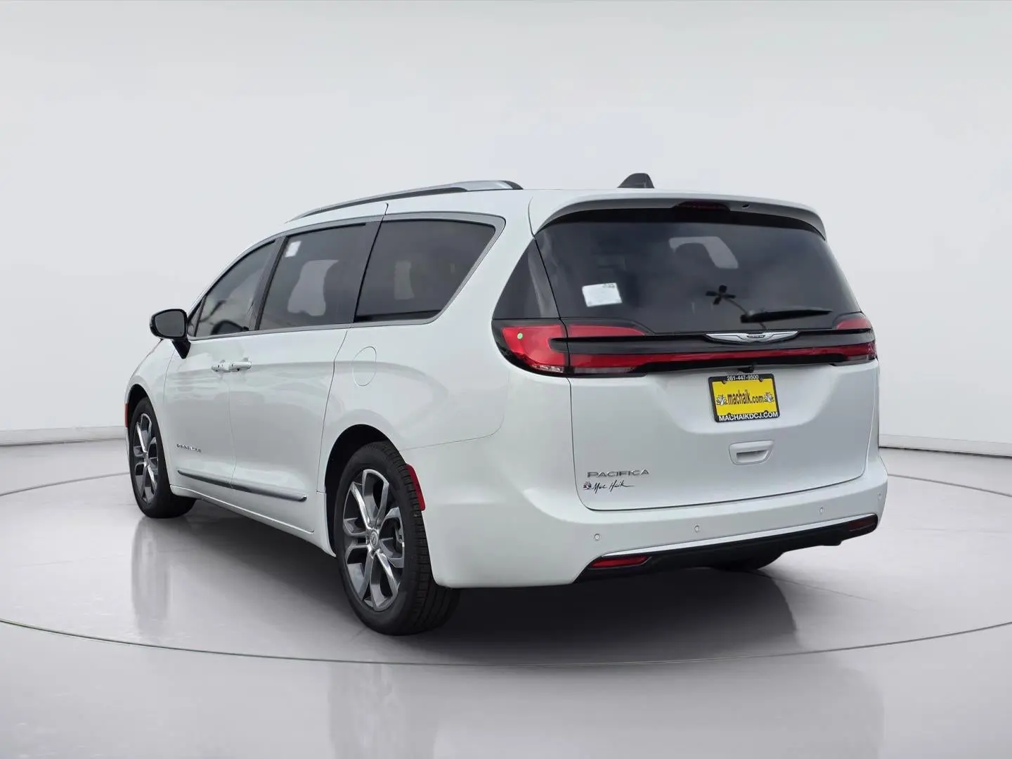 2026 Chrysler Pacifica Pinnacle photo 4