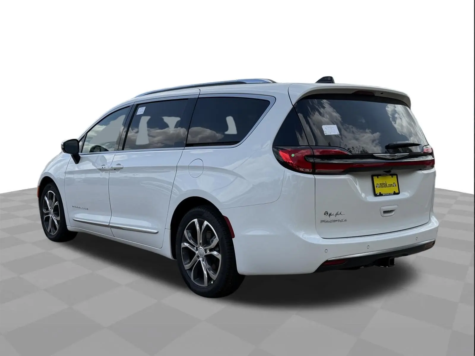2026 Chrysler Pacifica Pinnacle photo 5