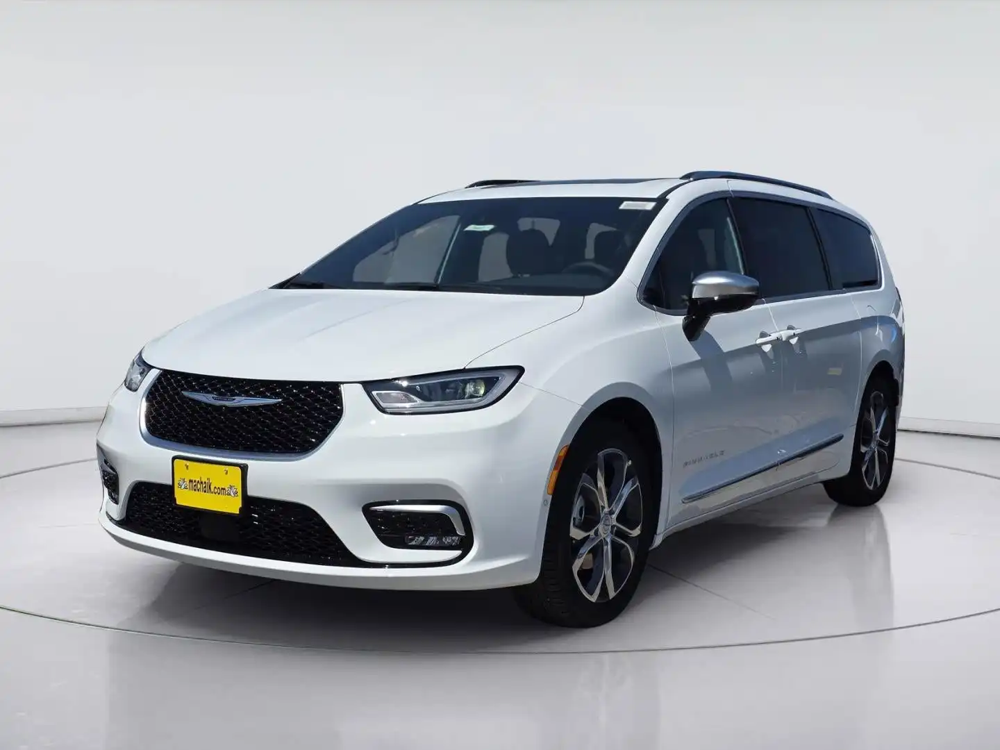 2026 Chrysler Pacifica Pinnacle's photo