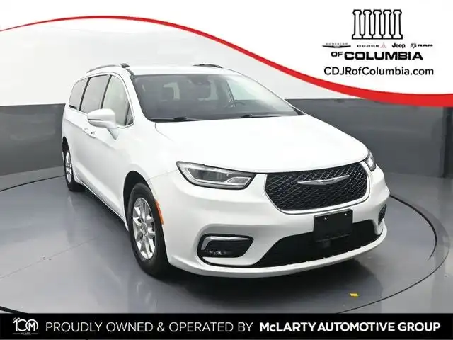 2022 Chrysler Pacifica Touring L's photo