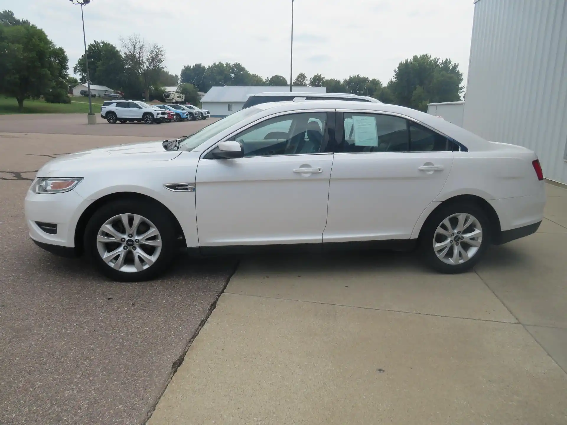2011 Ford Taurus SEL FWD's photo
