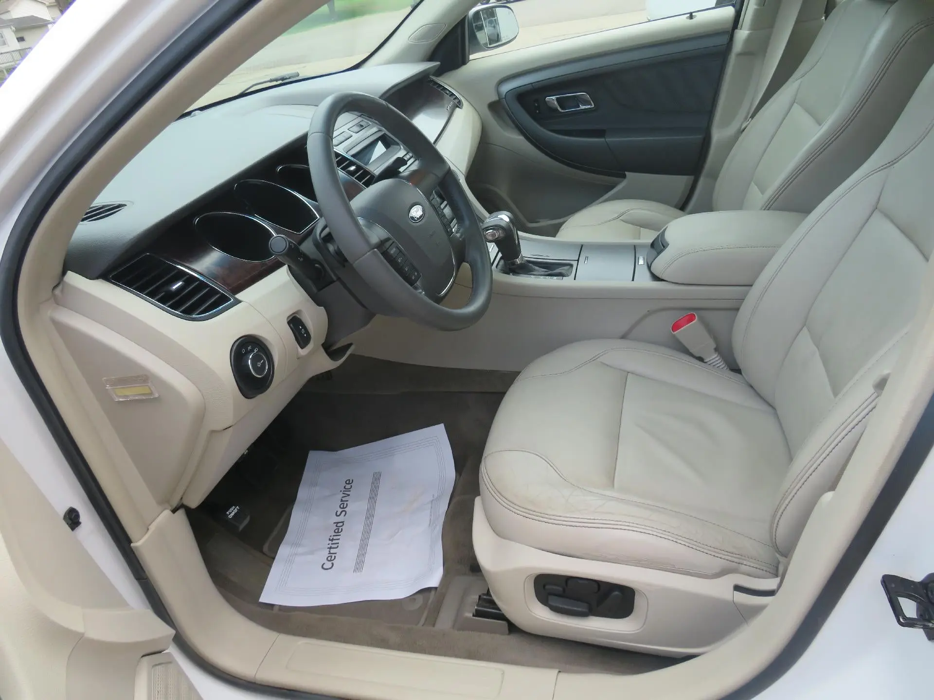 2011 Ford Taurus SEL FWD photo 3