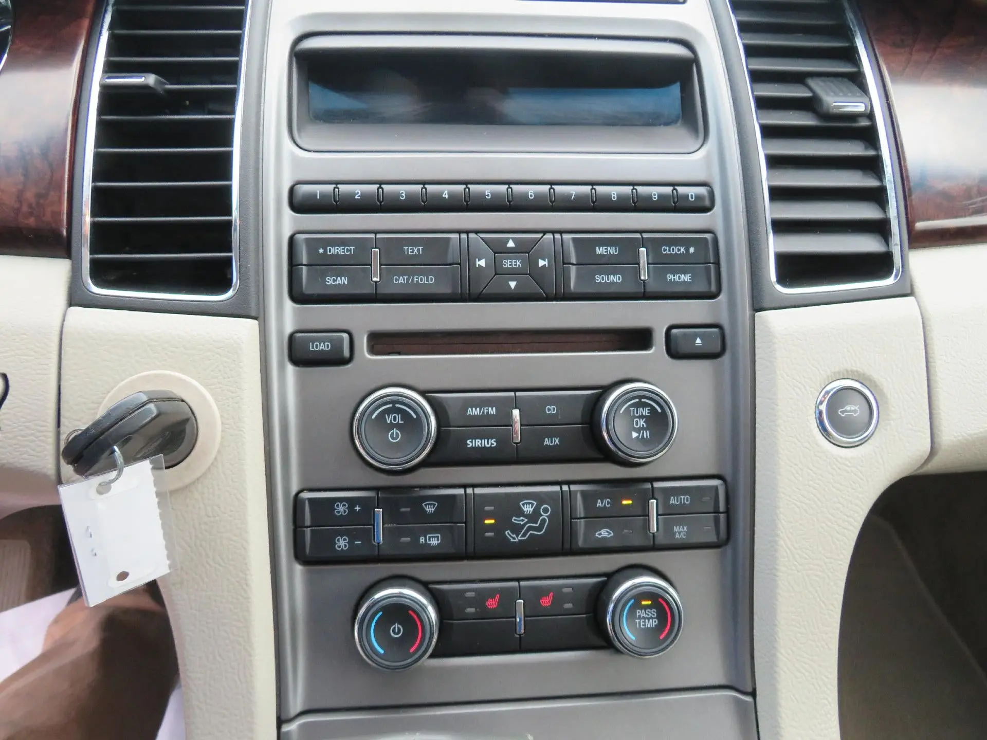 2011 Ford Taurus SEL FWD photo 5