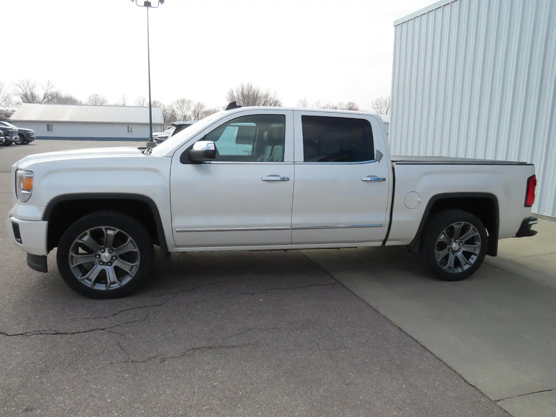 2015 GMC Sierra SLT 4WD Crew Cab SWB's photo