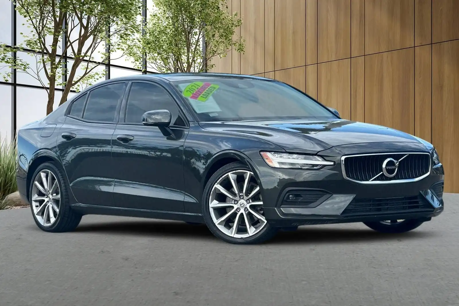2021 Volvo S60 T5 Momentum's photo