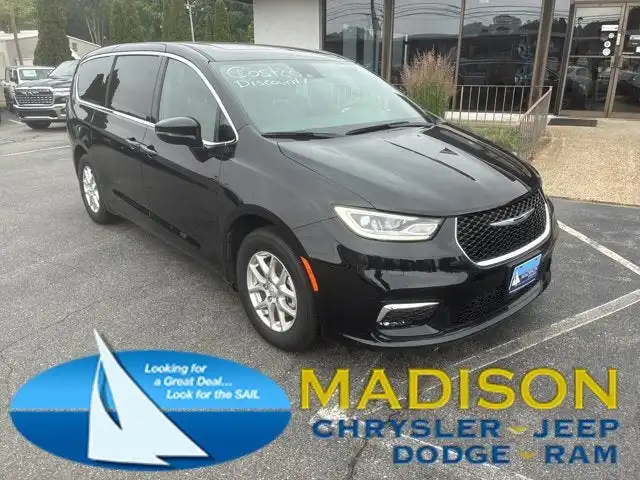 2026 Chrysler Pacifica Select's photo