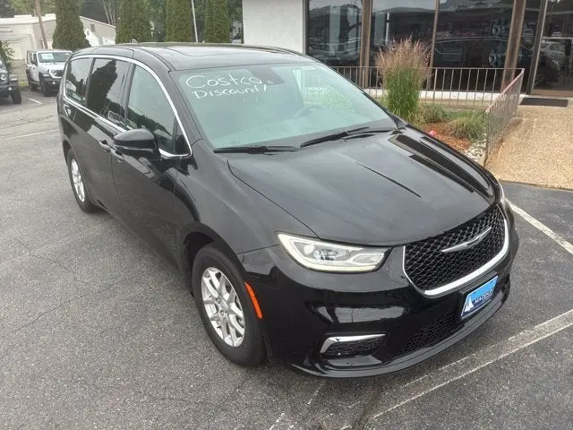 2026 Chrysler Pacifica Select photo 3