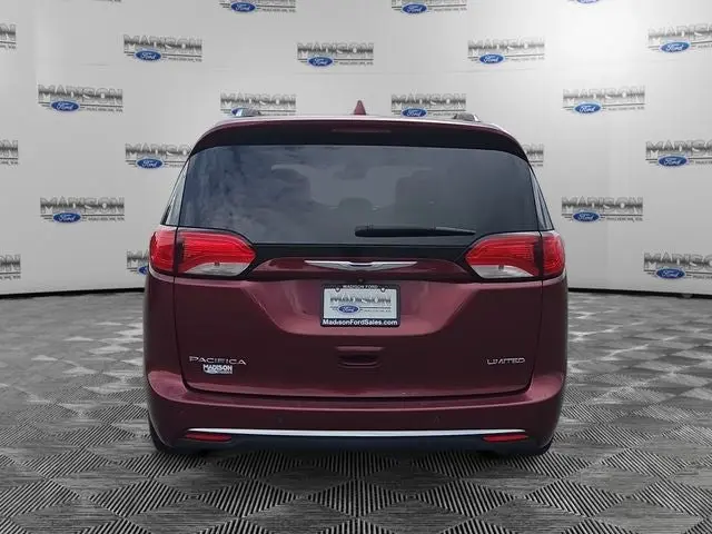 2017 Chrysler Pacifica Limited photo 4