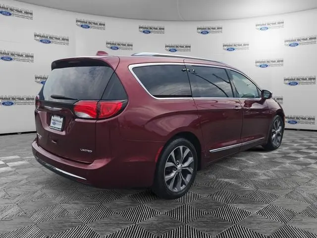 2017 Chrysler Pacifica Limited photo 5