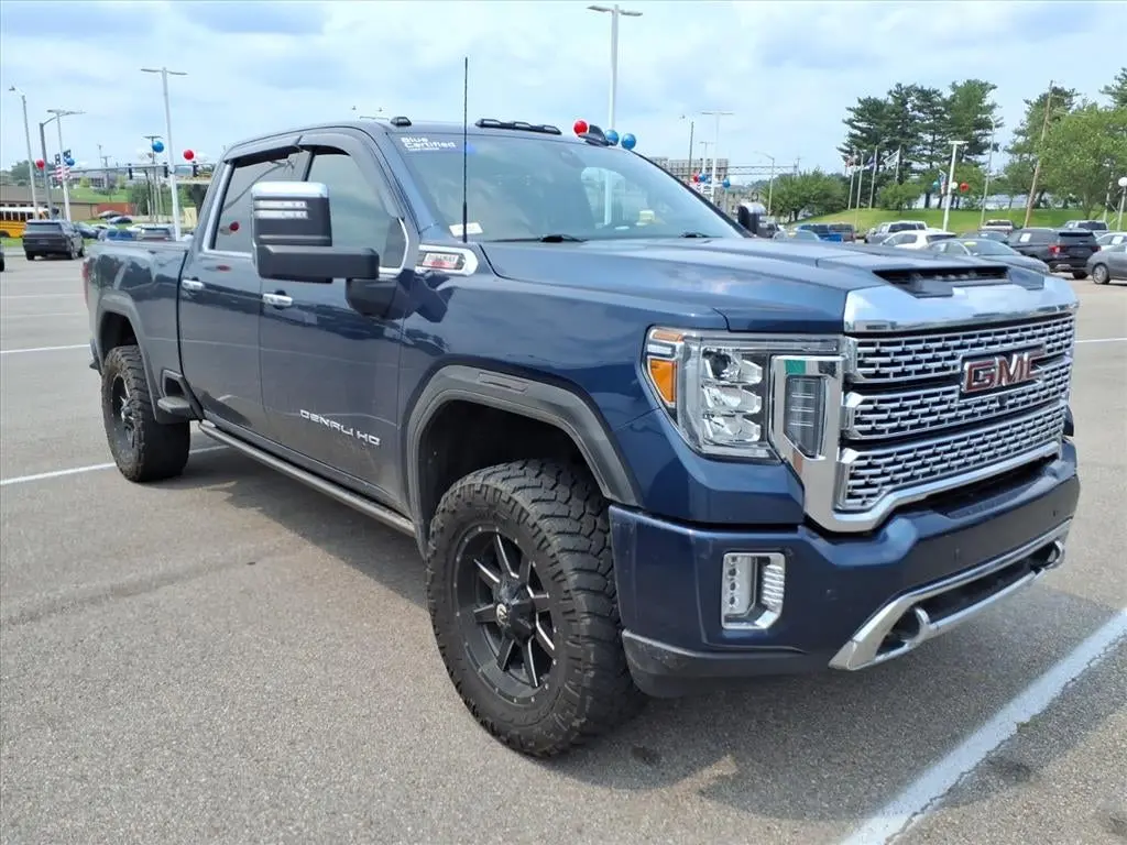 2023 GMC Sierra 4WD Crew Cab Standard Box Denali photo 3