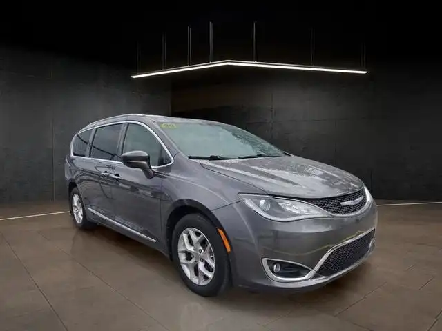 2020 Chrysler Pacifica Touring L Plus's photo