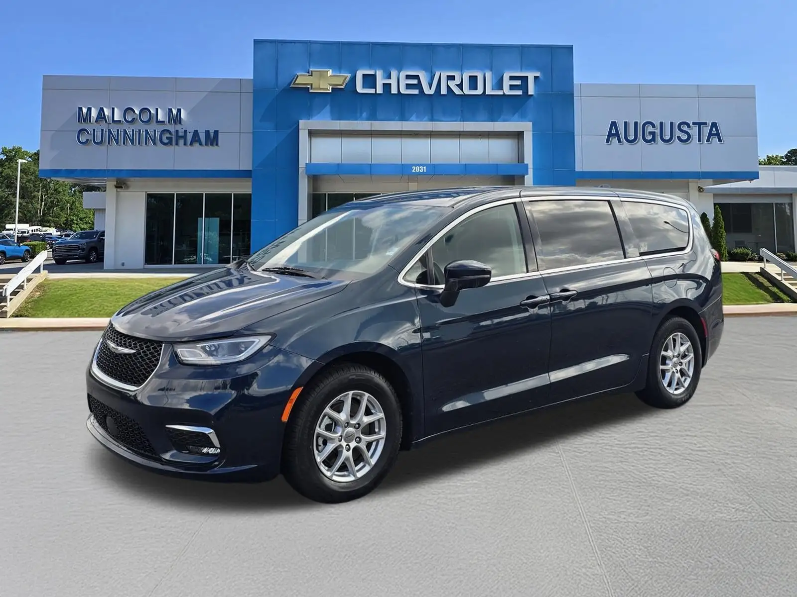 2023 Chrysler Pacifica Touring L photo 1