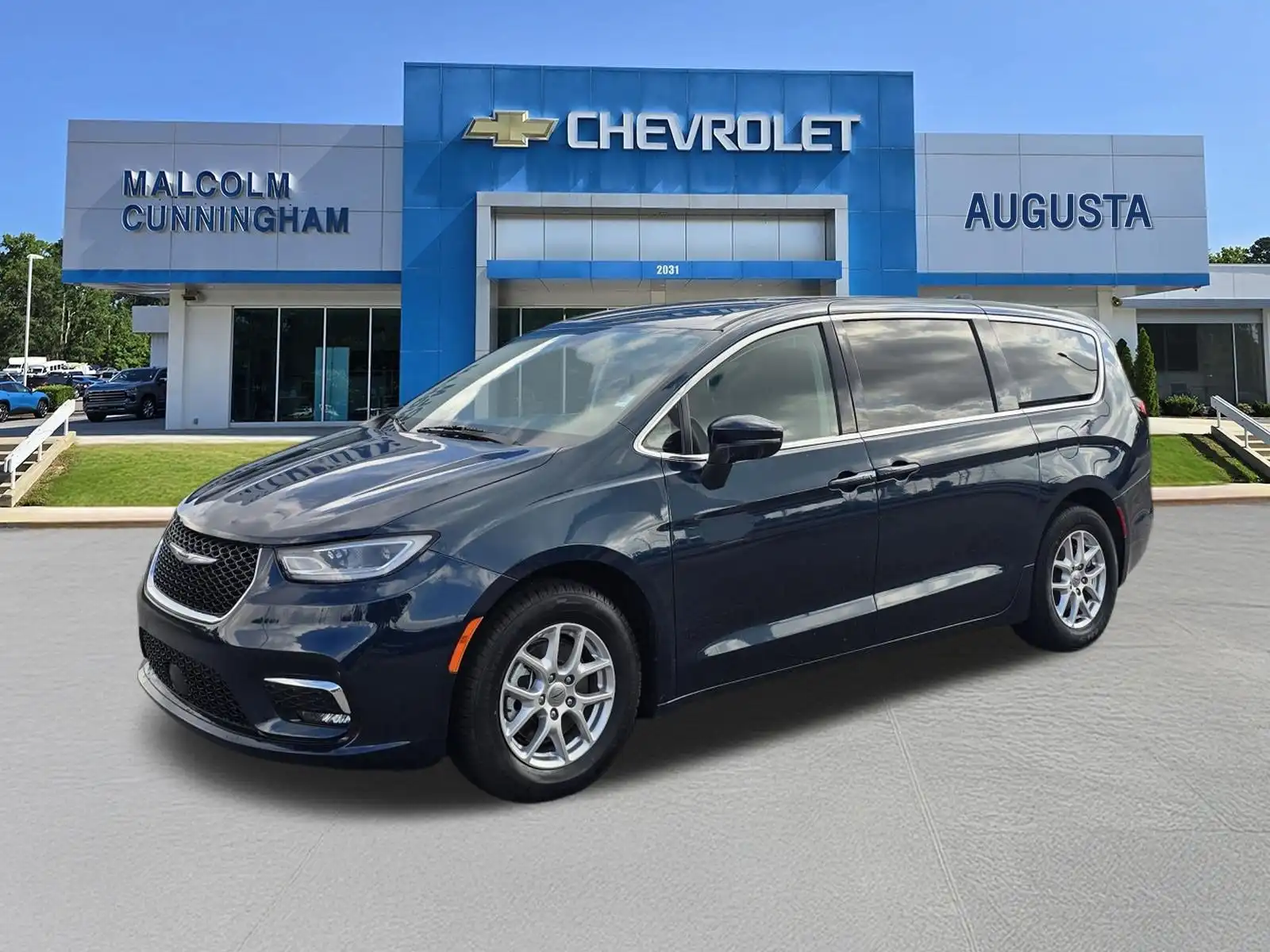 2023 Chrysler Pacifica Touring L's photo