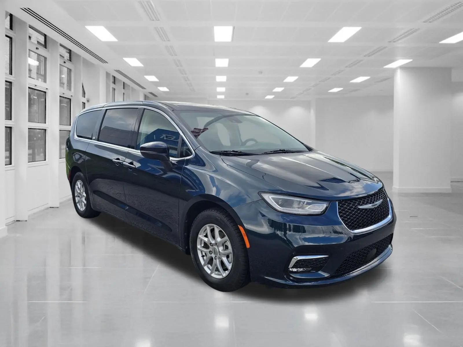 2023 Chrysler Pacifica Touring L photo 3