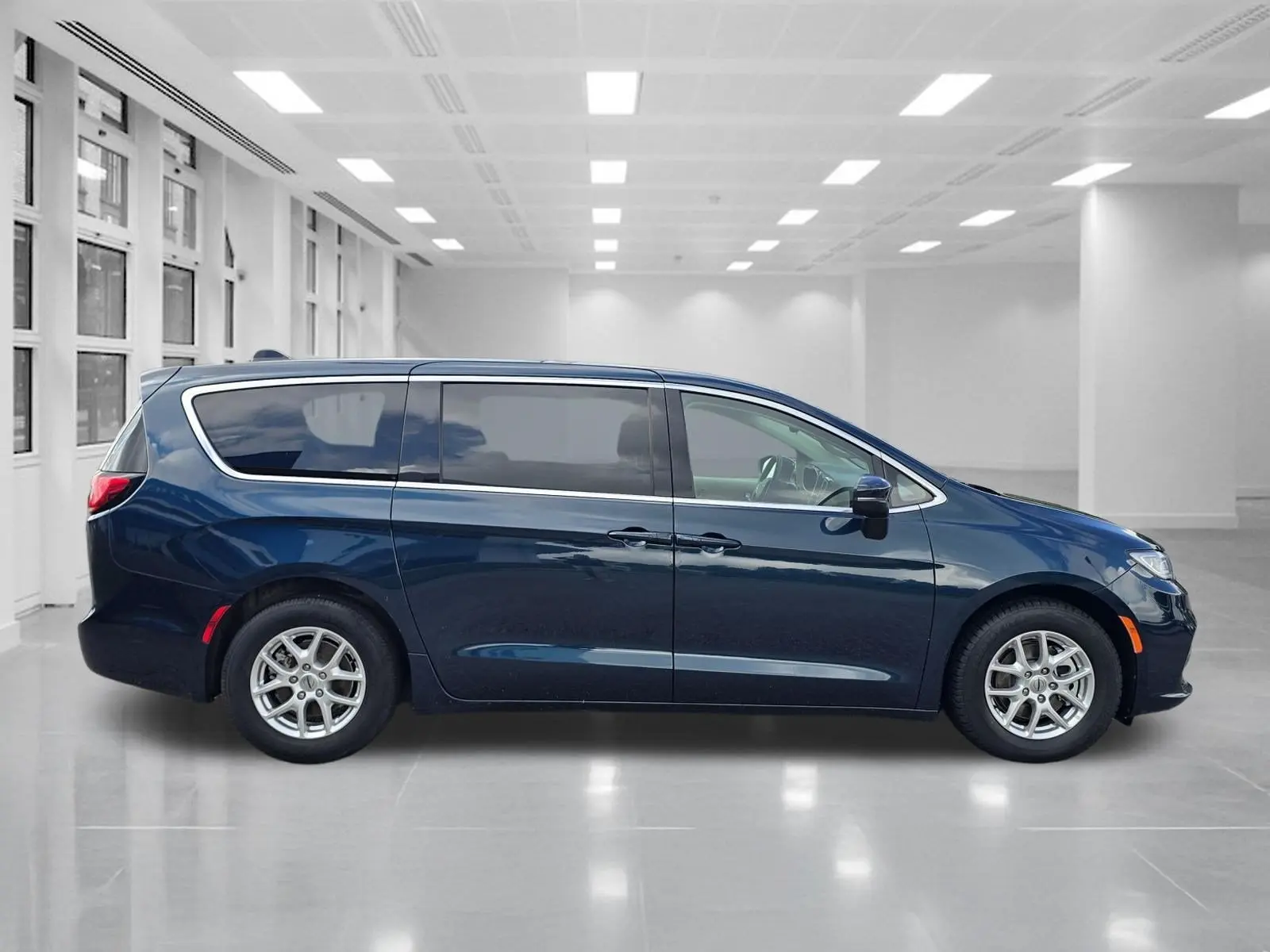 2023 Chrysler Pacifica Touring L photo 4