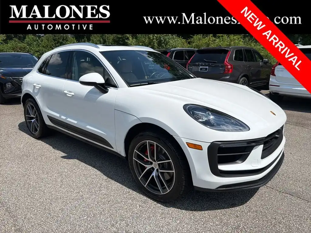 2022 Porsche Macan S's photo