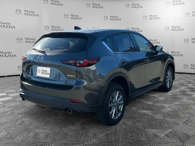 2023 Mazda CX-5 S Preferred package Auto AWD photo 5