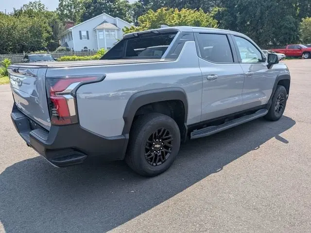 2025 Chevrolet Silverado EV LT Extended Range photo 3