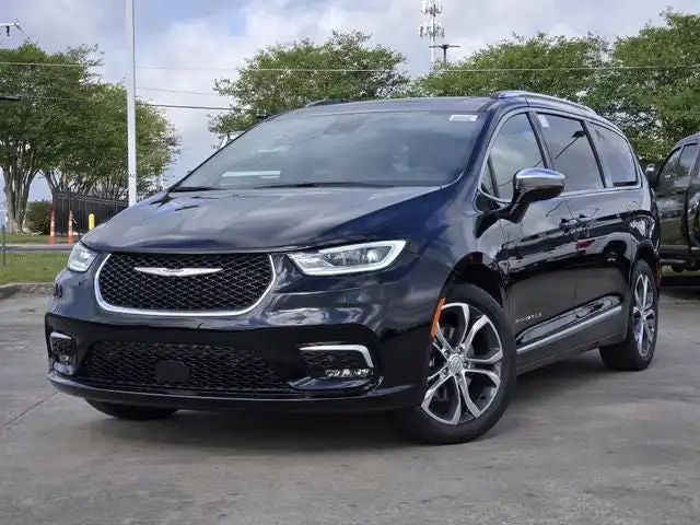 2026 Chrysler Pacifica Pinnacle's photo
