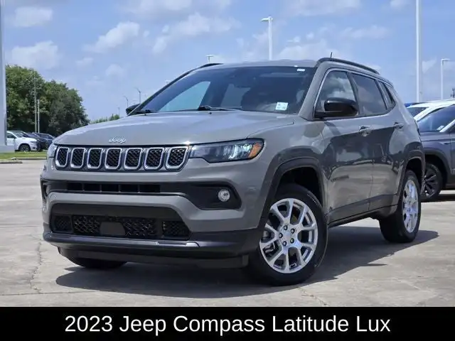 2023 Jeep Compass Latitude Lux 4X4's photo