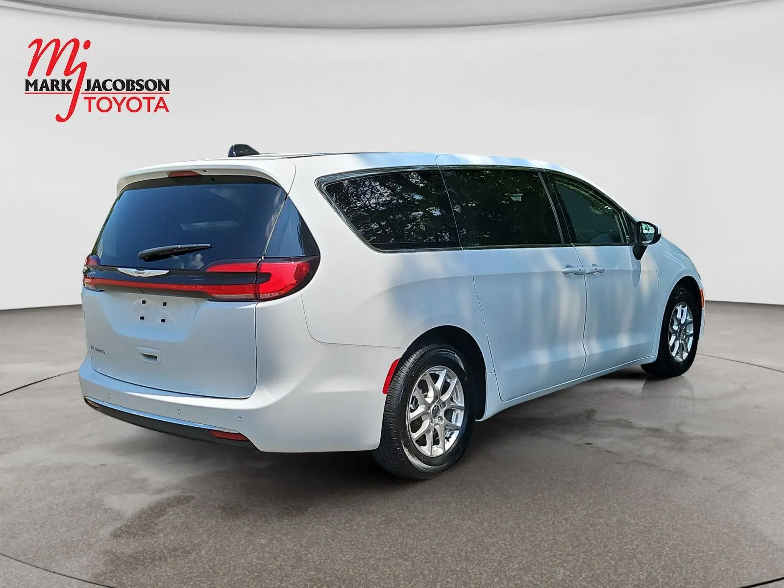 2023 Chrysler Pacifica Touring L photo 5