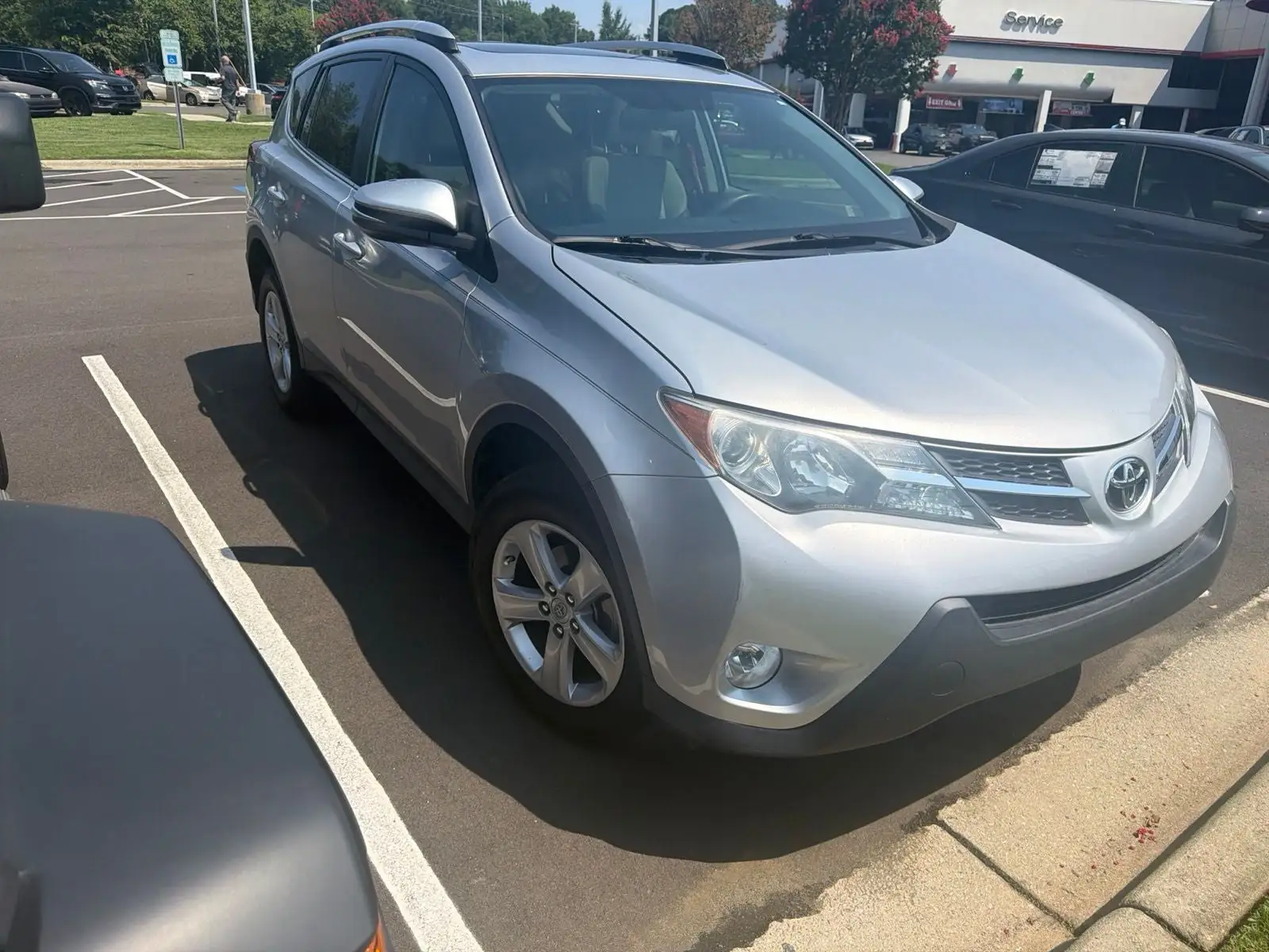 2013 Toyota RAV4 XLE photo 1