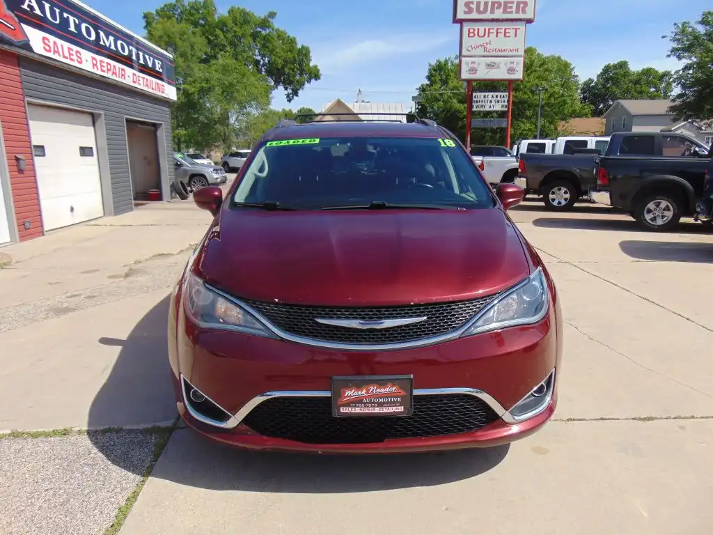 2018 Chrysler Pacifica Touring L's photo