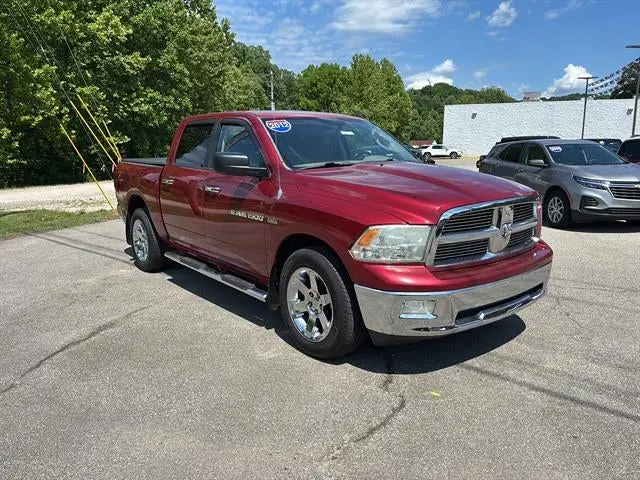 2012 RAM 1500 SLT 4x4 Crew Cab photo 3