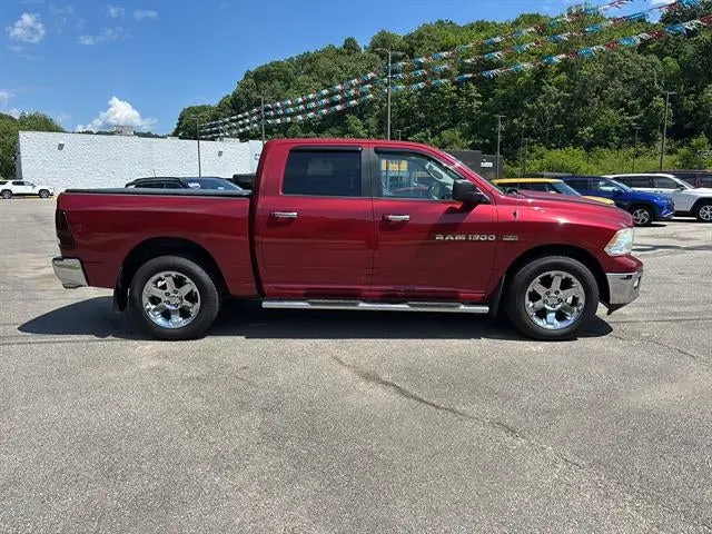 2012 RAM 1500 SLT 4x4 Crew Cab photo 4