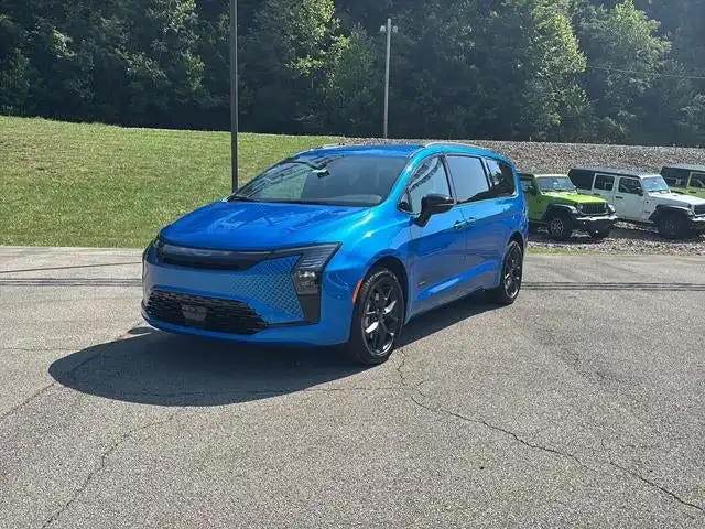 2027 Chrysler Pacifica Select AWD's photo